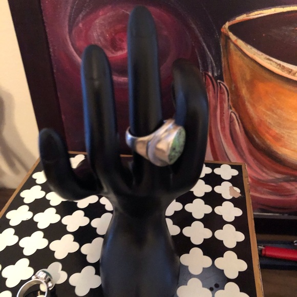 Unique Green Stone Ring - Picture 2 of 7